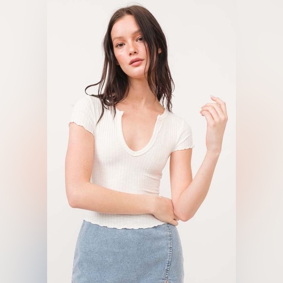 Lettuce Trim Ribbed Split V-Neck Baby Tee - Picture 1 of 2